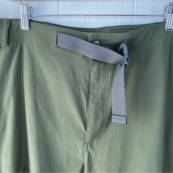 Columbia Cargo Shorts Omni-Shade Men's Size 42 Army Green Belted Lightweight - Picture 2 of 15